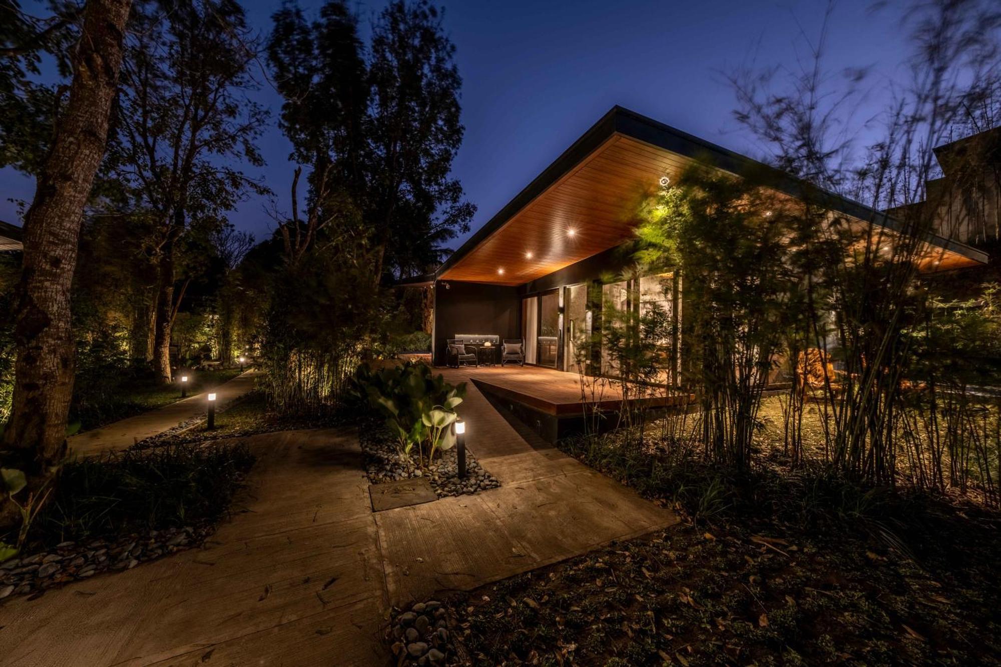 Ananda Cabin - Ezra Viniti Resort タガイタイ エクステリア 写真