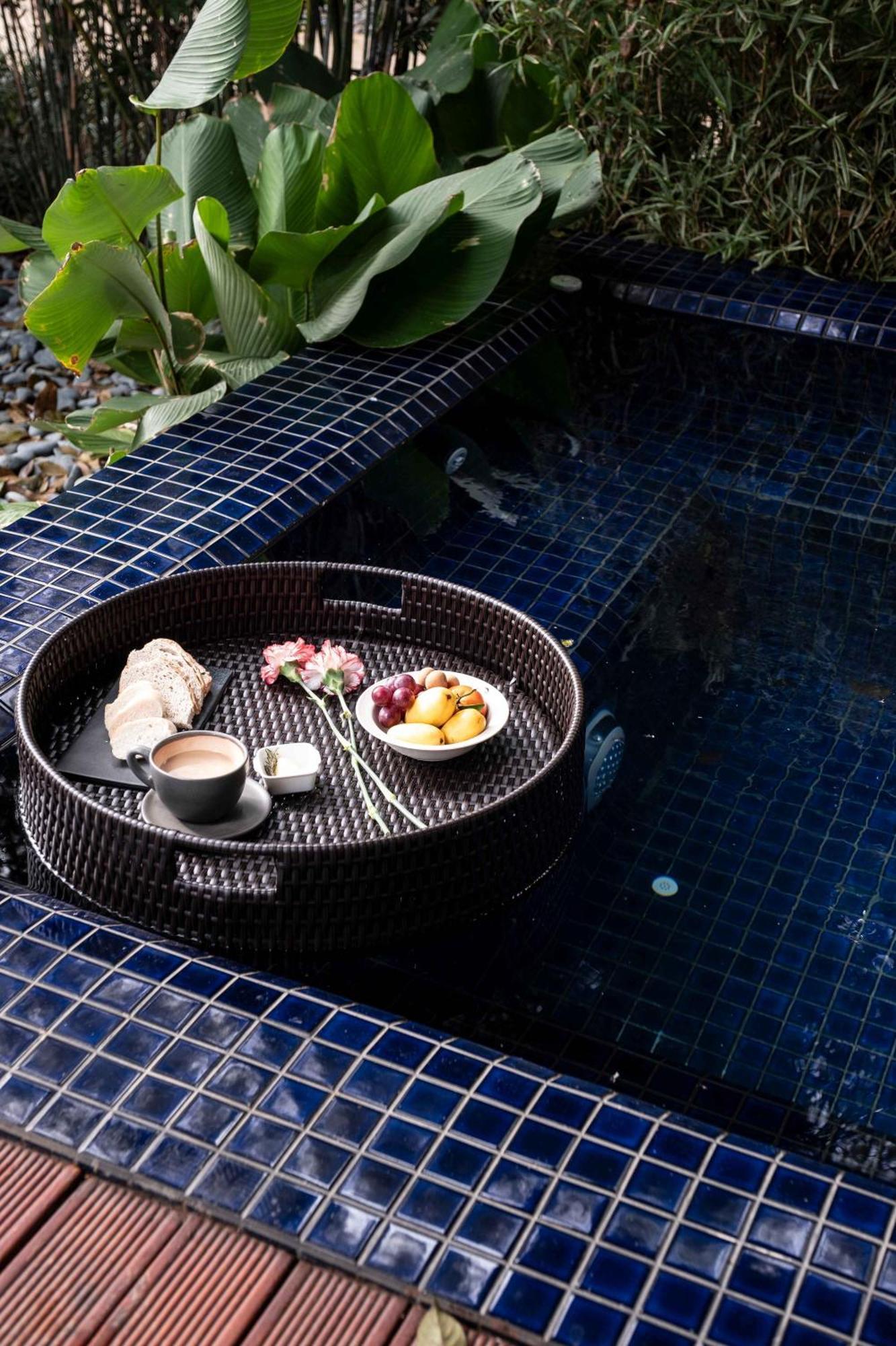 Ananda Cabin - Ezra Viniti Resort タガイタイ エクステリア 写真